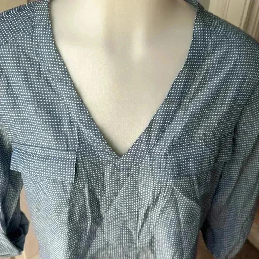 Size M pullover light blue and white polka dot blouse from Express - Picture 2 of 7